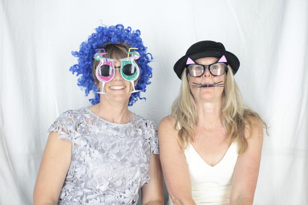 Mr & Mrs Guillen | View more photos from the event at gallery.myphotoboothexperience.co.uk/u/MyPhotoBoothExperienceLtd/Mr-Mrs-Guillen